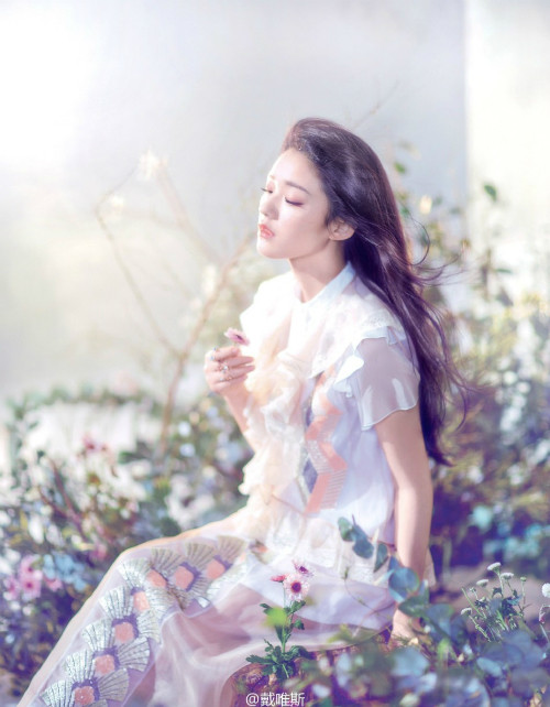 my-nhan-moi-cua-chau-tinh-tri-khoe-ve-dep-mong-manh-2