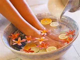 Ngâm chân đúng cách để vừa trẻ khỏe, xinh đẹp