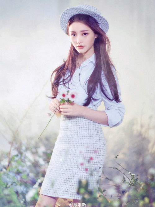 my-nhan-moi-cua-chau-tinh-tri-khoe-ve-dep-mong-manh-1