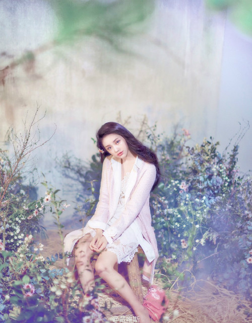 my-nhan-moi-cua-chau-tinh-tri-khoe-ve-dep-mong-manh-5