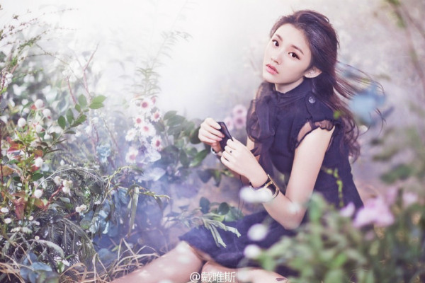 my-nhan-moi-cua-chau-tinh-tri-khoe-ve-dep-mong-manh-6