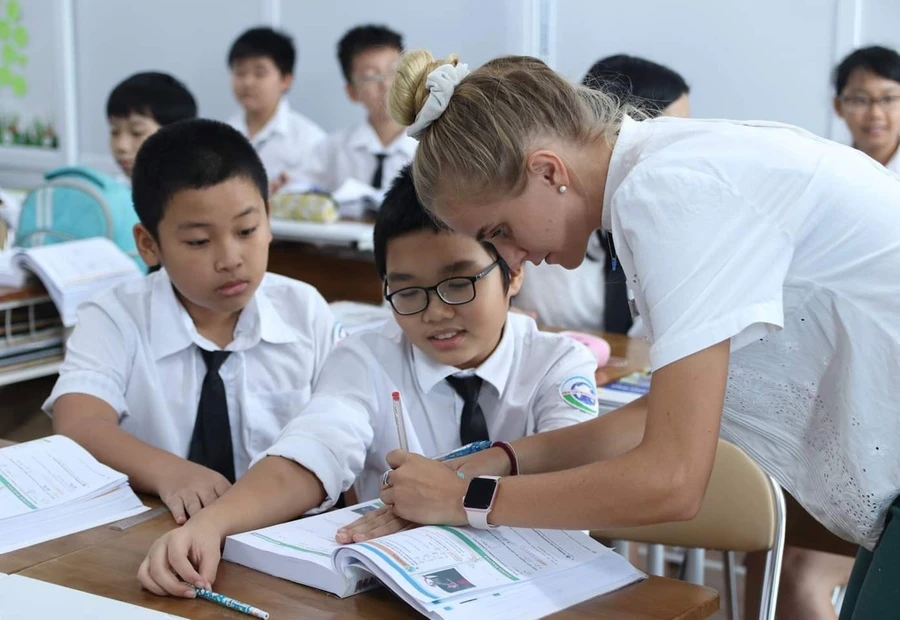 Học sinh Trường Newton Grammar School - một cơ sở thuộc Tổ chức Giáo dục Equest.