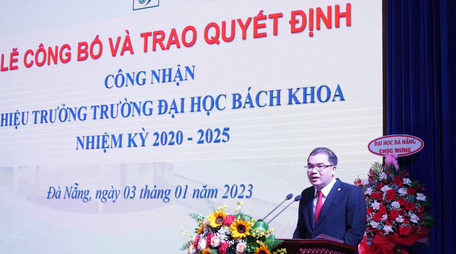 PGS.TS Nguyễn Hữu Hiếu - Hiệu trưởng Trường ĐH Bách khoa, ĐH Đà Nẵng nhiệm kỳ 2020 - 2025 phát biểu tại Lễ công bố và trao quyết định bổ nhiệm Hiệu trưởng.