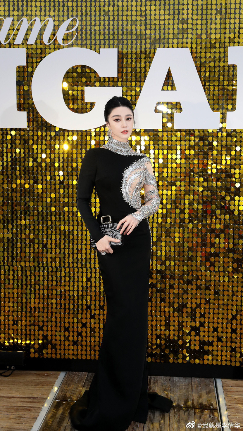 Xuất hiện tại sự kiện do tạp chí Madame Figaro tổ chức vào tối 20/5, Phạm Băng Băng được khen ngợi đẹp như một viên đá quý đen. Xuất hiện tại sự kiện do tạp chí Madame Figaro tổ chức vào tối 20/5, Phạm Băng Băng được khen ngợi đẹp như một viên đá quý đen.