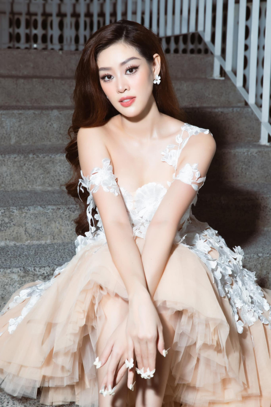 Hoa hậu Khánh Vân bức xúc lên tiếng để làm rõ thông tin 'ngủ 1 đêm có nhà, có xe'. Hoa hậu Khánh Vân bức xúc lên tiếng để làm rõ thông tin 'ngủ 1 đêm có nhà, có xe'.