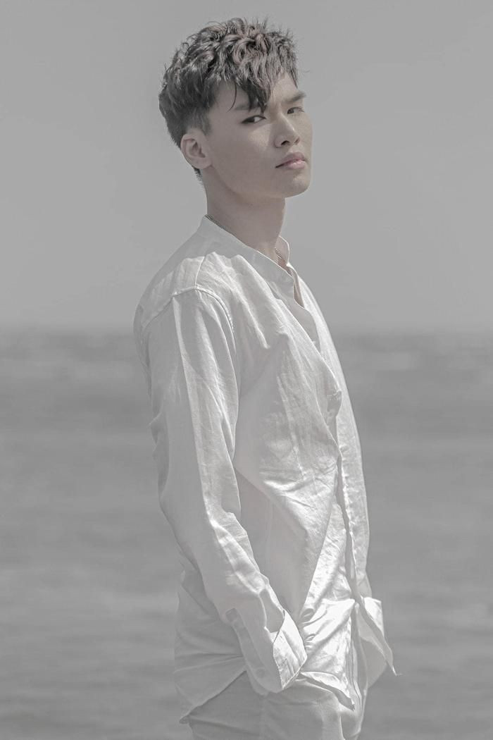 Win (Hồ Minh Tuấn) - cựu thành viên nhóm nhạc Zero9. Win (Hồ Minh Tuấn) - cựu thành viên nhóm nhạc Zero9.