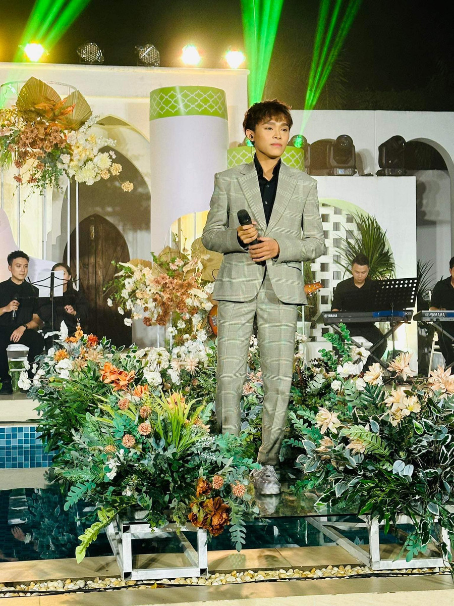 Hồ Văn Cường ngày càng hoàn thiện về giọng hát, ngoại hình và phong cách biểu diễn. Hồ Văn Cường ngày càng hoàn thiện về giọng hát, ngoại hình và phong cách biểu diễn.