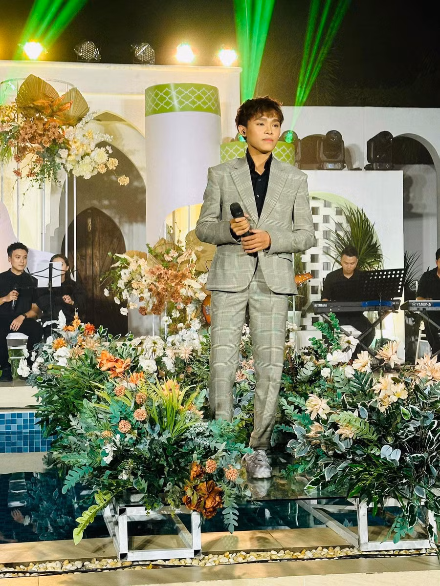 Hồ Văn Cường ngày càng hoàn thiện về giọng hát, ngoại hình và phong cách biểu diễn.