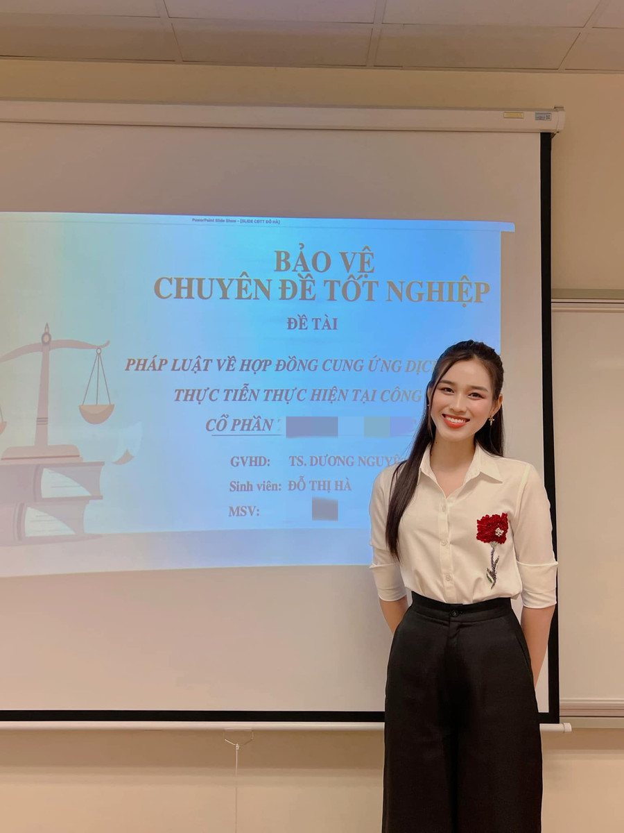 Hoa hậu Đỗ Thị Hà khoe hình ảnh rạng rỡ trong buổi bảo vệ chuyên đề đồ án tốt nghiệp. Hoa hậu Đỗ Thị Hà khoe hình ảnh rạng rỡ trong buổi bảo vệ chuyên đề đồ án tốt nghiệp.