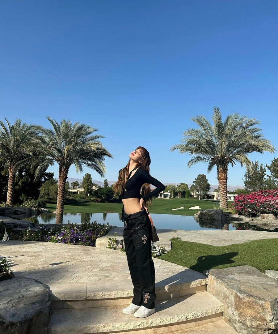 Lisa (BLACKPINK) sở hữu thân hình mà mọi cô gái đều mơ ước.