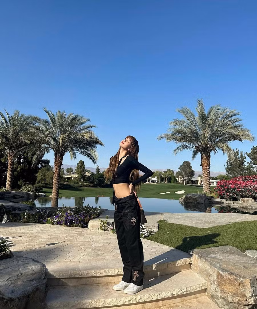 Lisa (BLACKPINK) sở hữu thân hình mà mọi cô gái đều mơ ước.