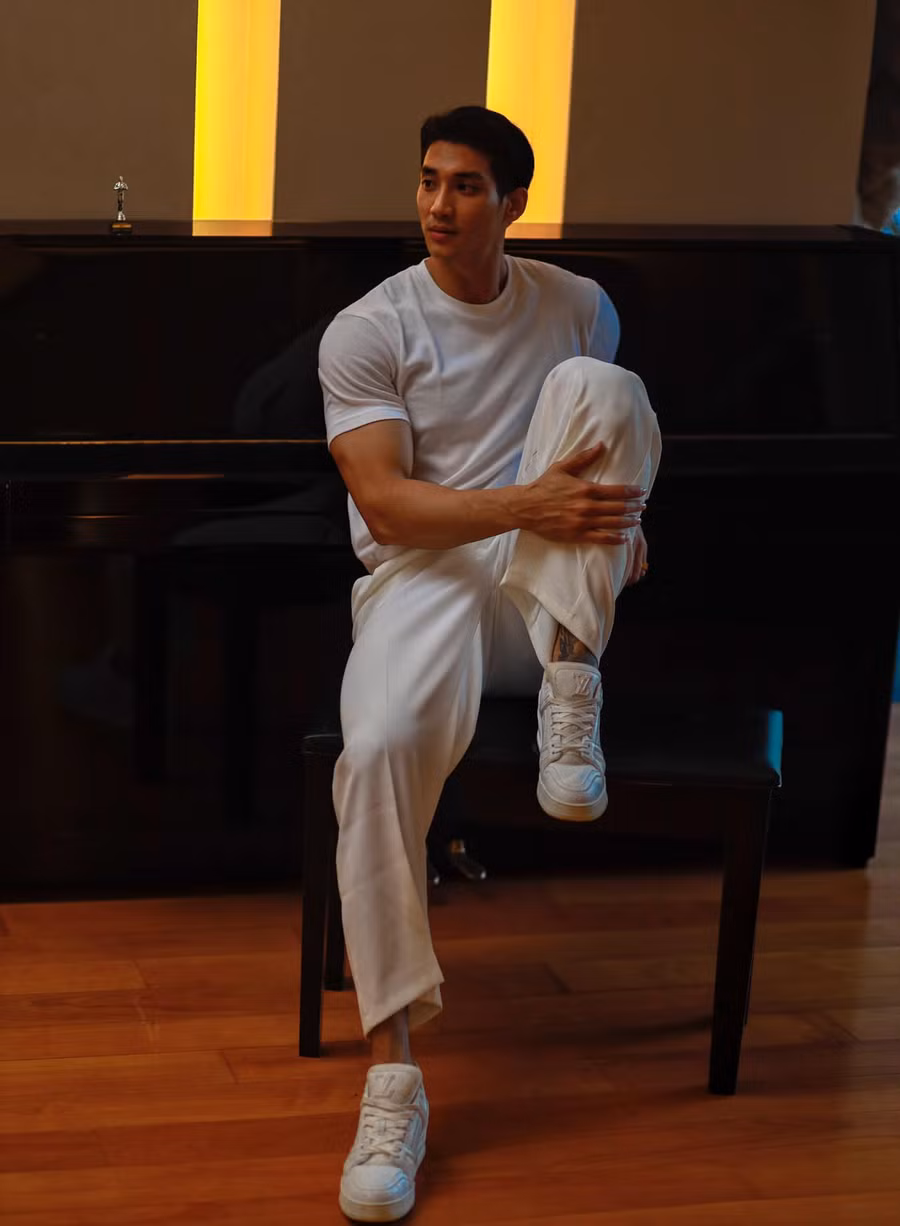 Thông tin Paing Takhon - mỹ nam sở hữu gương mặt đẹp nhất thế giới năm 2021 từng bị bắt giam đã khiến cộng đồng mạng xôn xao suốt một thời gian. Thông tin Paing Takhon - mỹ nam sở hữu gương mặt đẹp nhất thế giới năm 2021 từng bị bắt giam đã khiến cộng đồng mạng xôn xao suốt một thời gian.