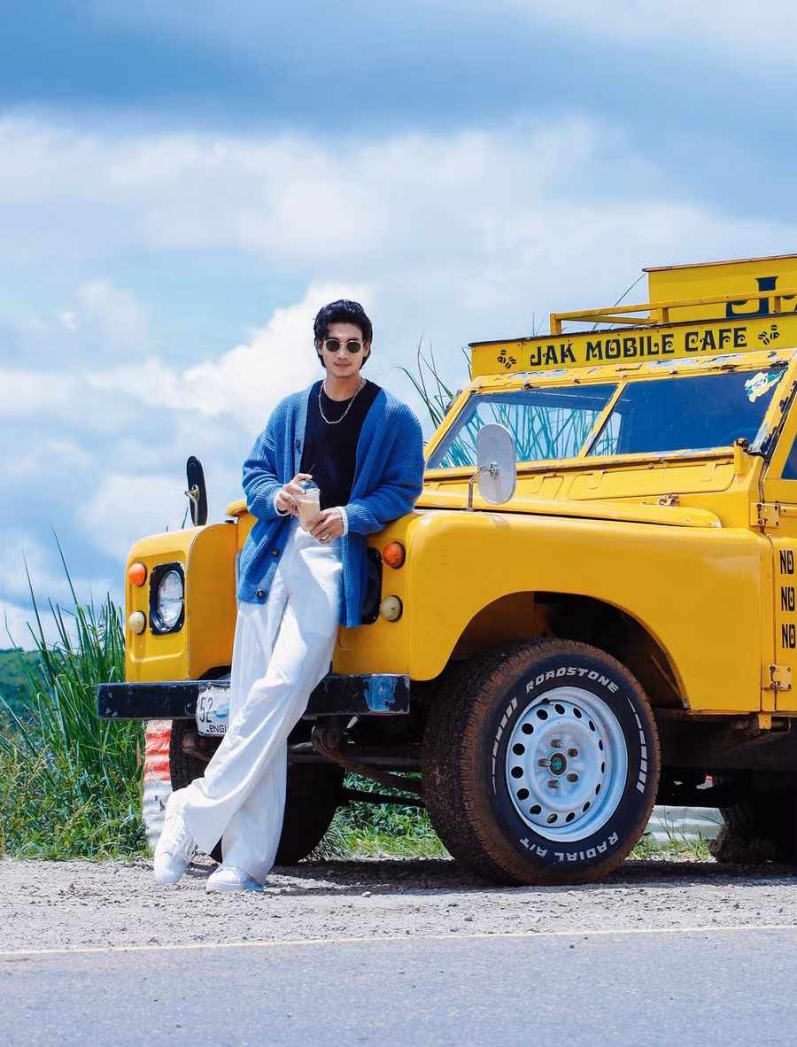 Paing Takhon sở hữu chiều cao “khủng” 1m88 cùng thân hình cơ bắp, rắn rỏi “chuẩn 8 múi”. Nam người mẫu được nhiều người biết đến với danh xưng “Aquaman châu Á". Paing Takhon sở hữu chiều cao “khủng” 1m88 cùng thân hình cơ bắp, rắn rỏi “chuẩn 8 múi”. Nam người mẫu được nhiều người biết đến với danh xưng “Aquaman châu Á".