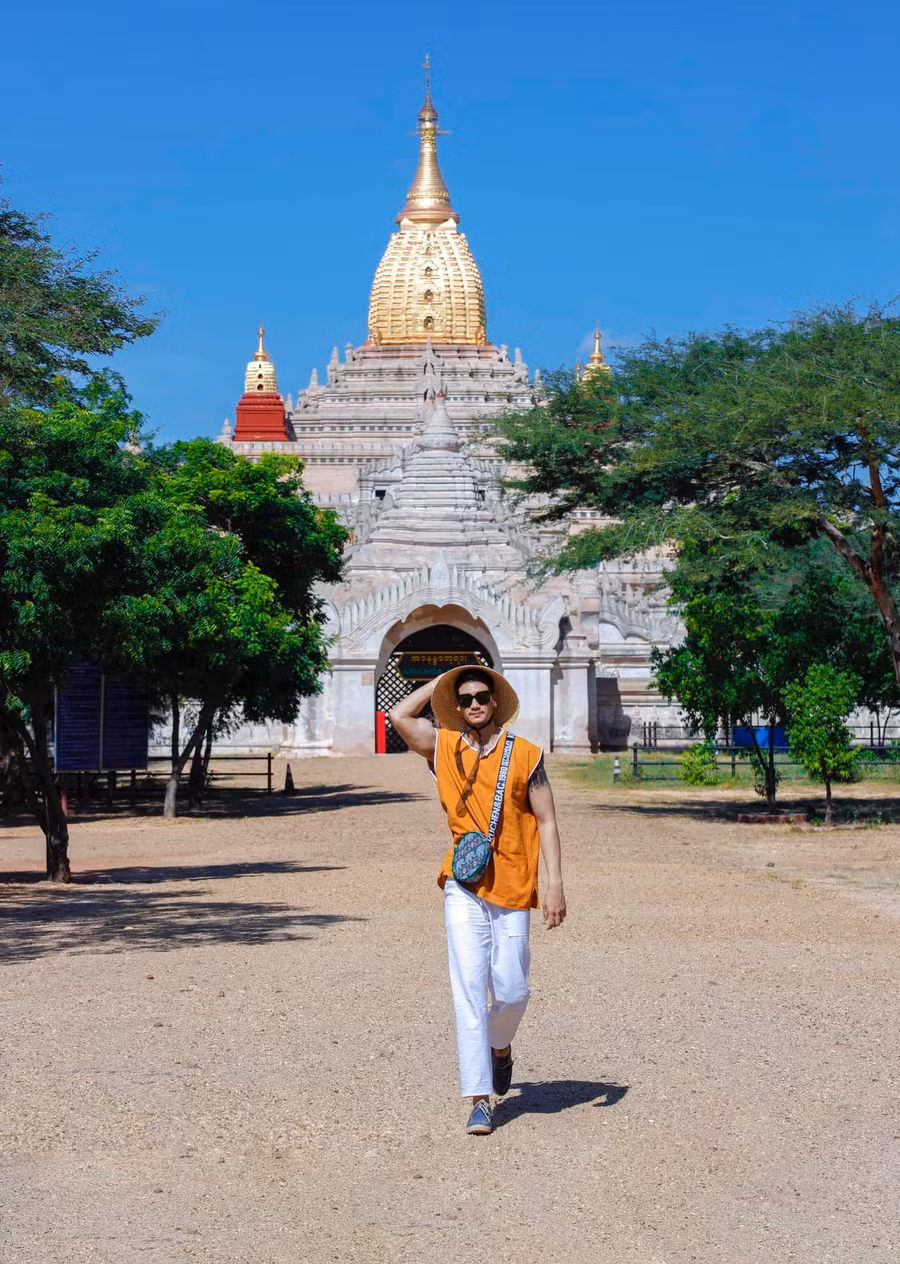 Chỉ cần nhắc đến tên anh, người ta sẽ nghĩ ngay đến hình mẫu “soái ca” đa tài. Không chỉ gắn liền với danh xưng người mẫu, Paing Takhon cũng được biết đến như một MC, diễn viên và ca sĩ. Chỉ cần nhắc đến tên anh, người ta sẽ nghĩ ngay đến hình mẫu “soái ca” đa tài. Không chỉ gắn liền với danh xưng người mẫu, Paing Takhon cũng được biết đến như một MC, diễn viên và ca sĩ.