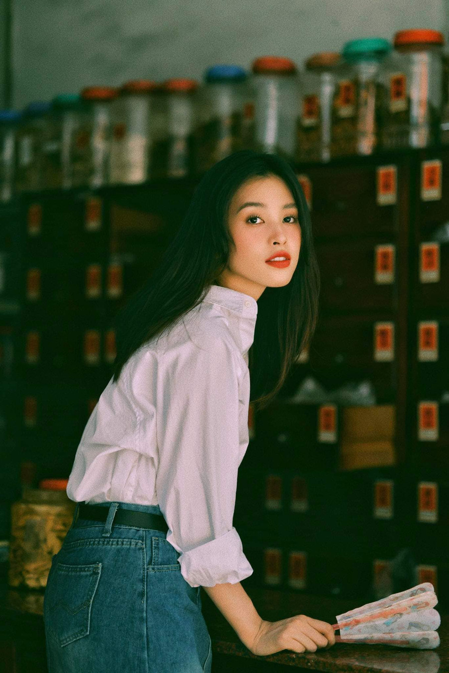 Hoa hậu Trần Tiểu Vy luôn được biết đến là người đẹp có gương mặt đạt chuẩn tỷ lệ vàng, thần thái đẳng cấp cùng gu thẩm mỹ thời thượng. Sau hơn 5 năm đăng quang, nhan sắc có một không hai của Tiểu Vy được nhận xét là ngày càng thăng hạng. Hoa hậu Trần Tiểu Vy luôn được biết đến là người đẹp có gương mặt đạt chuẩn tỷ lệ vàng, thần thái đẳng cấp cùng gu thẩm mỹ thời thượng. Sau hơn 5 năm đăng quang, nhan sắc có một không hai của Tiểu Vy được nhận xét là ngày càng thăng hạng.