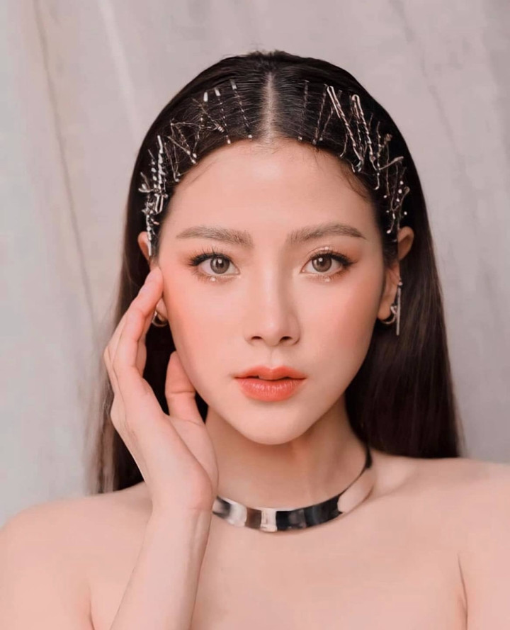 Nữ diễn viên nổi tiếng Baifern Pimchanok bị nghi ngờ đã đặt mua chất cực độc. Nữ diễn viên nổi tiếng Baifern Pimchanok bị nghi ngờ đã đặt mua chất cực độc.