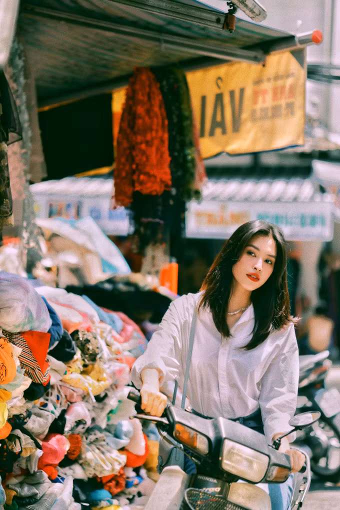 Ngay lập tức nhiều người hâm mộ đã không ngừng trầm trồ và ca ngợi vẻ đẹp của Hoa hậu Việt Nam 2018.