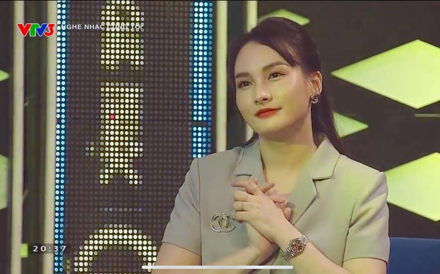 Bảo Thanh cho biết ngoài việc nghỉ đóng phim một thời gian do muốn dành toàn tâm toàn ý chăm con nhỏ, thì cô cũng muốn dành một phần trái tim mình cho Sân khấu - niềm đam mê lớn nhất của mình cũng như lời hứa nối nghiệp Cha Mẹ.