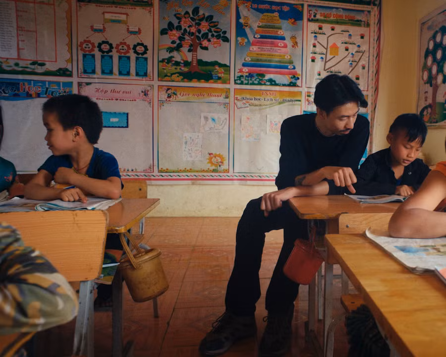 Những hình ảnh trong MV "Nấu ăn cho em" của Đen Vâu.