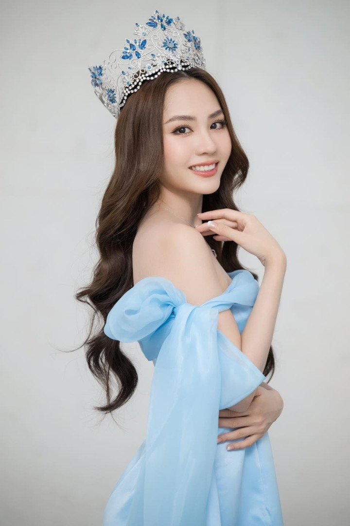Hoa hậu Mai Phương vướng phải tin đồn hẹn hò với doanh nhân Đức Huy - chồng cũ ca sĩ Lệ Quyên. Hoa hậu Mai Phương vướng phải tin đồn hẹn hò với doanh nhân Đức Huy - chồng cũ ca sĩ Lệ Quyên.