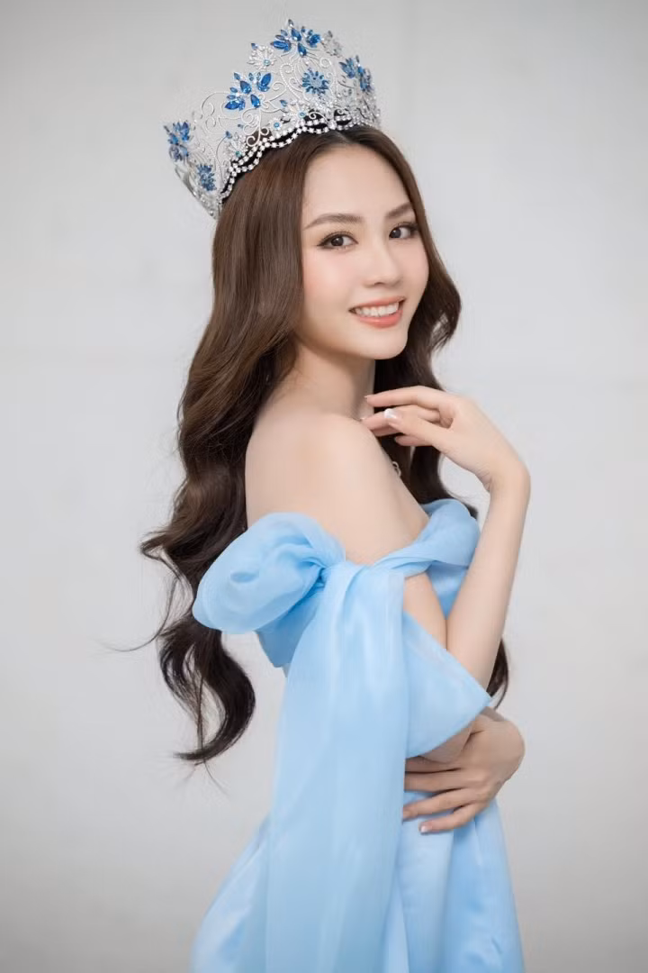 Hoa hậu Mai Phương vướng phải tin đồn hẹn hò với doanh nhân Đức Huy - chồng cũ ca sĩ Lệ Quyên.