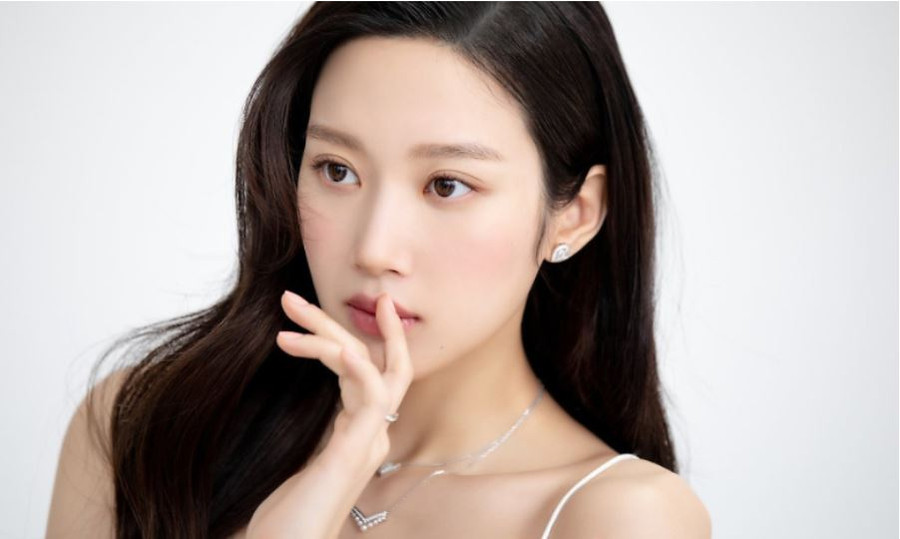 Nữ diễn viên Moon Ga Young. Nữ diễn viên Moon Ga Young.