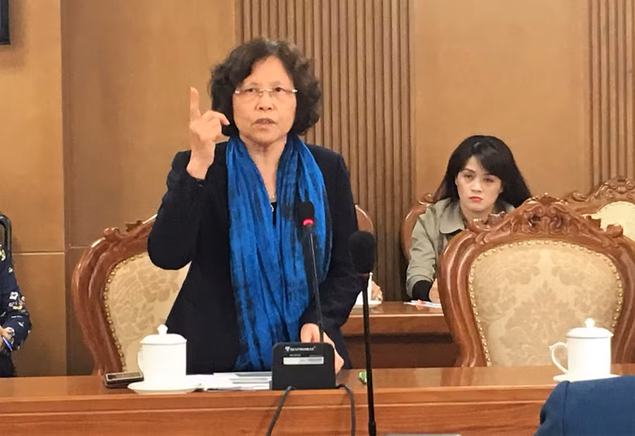 Cô Nguyễn Thị Hiền - Chủ tịch Hội đồng Quản trị Trường Tiểu học Đoàn Thị Điểm - phát biểu tại Hội thảo