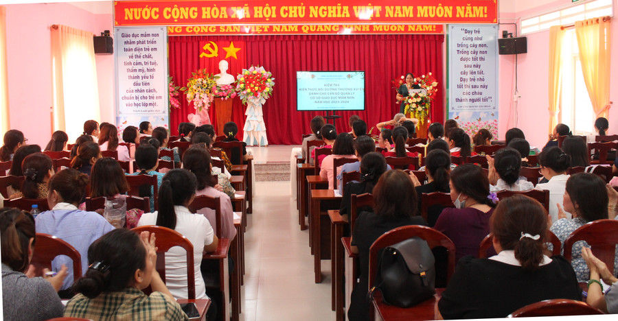 Kiểm tra vận dụng kiến thức bồi dưỡng thường xuyên cán bộ quản lý và giáo viên mầm non do Phòng GD&amp;ĐT quận Ninh Kiều (TP Cần Thơ) tổ chức.