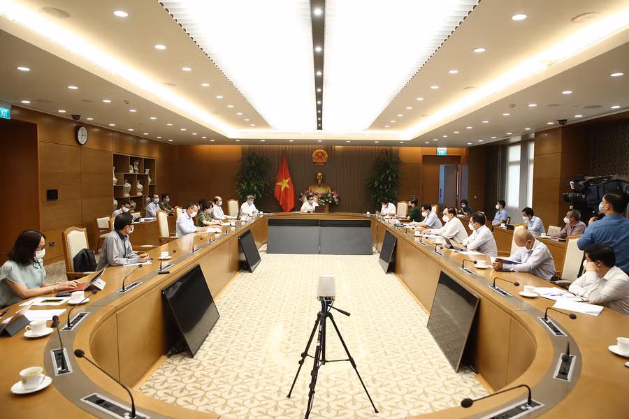 Thường trực ban Chỉ đạo, chuyên gia đã phân tích và cho rằng phải nhanh chóng kiện toàn và tái kích hoạt tổ thông tin đáp ứng nhanh của Ban Chỉ đạo quốc gia. Ảnh: VGP/Đình Nam.