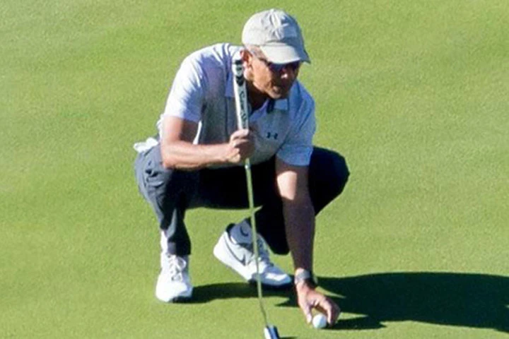 Ông Obama thảnh thơi chơi golf sau khi rời Nhà Trắng