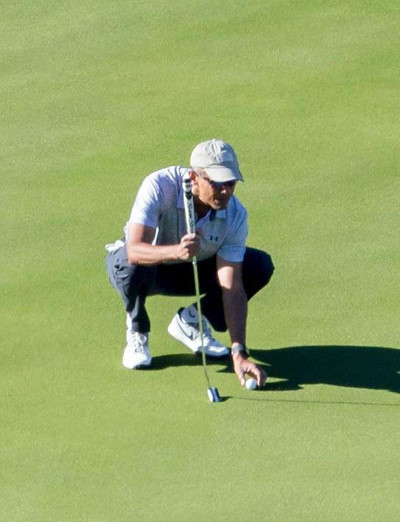 Ong Obama thanh thoi choi golf sau khi roi Nha Trang - Anh 2