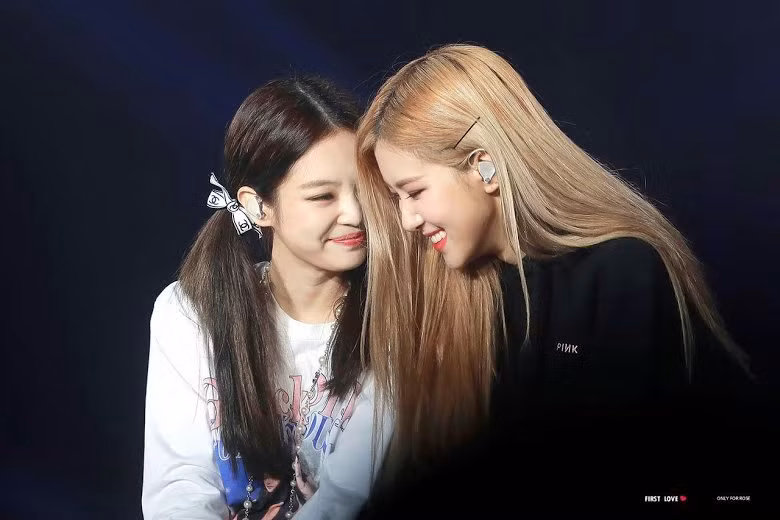 Rosé và Jennie.