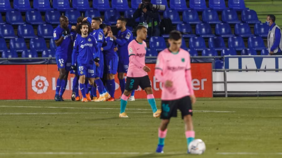 Barcelona nhận trận thua đầu tiên tại La Liga mùa bóng 2020 -2021.