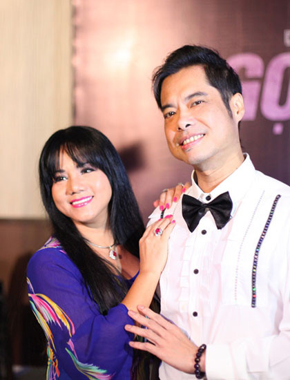 Ca sĩ Ngọc Ánh đến ủng hộ Ngọc Sơn tại buổi họp báo. Trong liveshow Ngọc Ánh vừa qua, Ngọc Sơn là ca sĩ khách mời. Ảnh: Thước Kiên. Ca sĩ Ngọc Ánh đến ủng hộ Ngọc Sơn tại buổi họp báo.