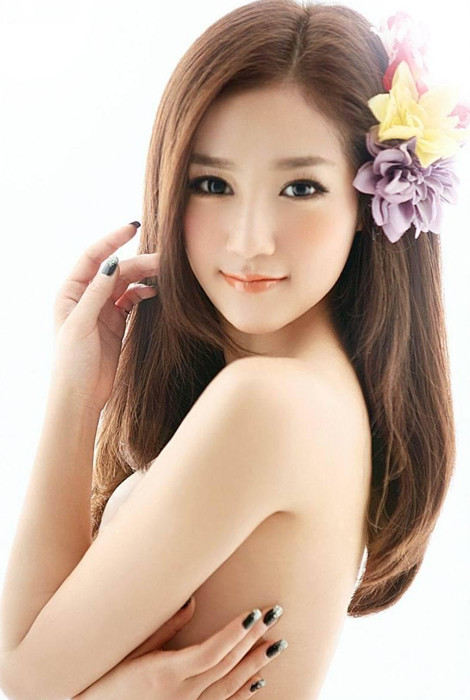 Hot girl xinh đẹp của các trường Đại học đua nhau “đọ” chiều cao ảnh 7 Lưu Tân Y là người đẹp đến từ khu tự trị Nội Mông Cổ của Học viện Múa Bắc Kinh. Cô gái trẻ có ngoại hình rất ưa nhìn, khuôn mặt xinh xắn, lúm đồng tiền đáng yêu.