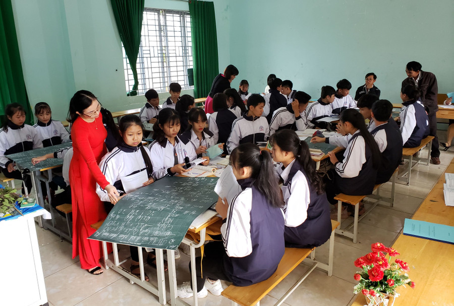 Trong giờ chuyên đề môn Lịch sử tại Trường THPT Trần Đại Nghĩa (Đắk Lắk).