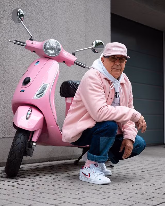 Cu ong so huu toan giay hiem, an mac dep khong kem gioi tre hinh anh 12 68835136_184474135910618_387774088939317766_n.jpg