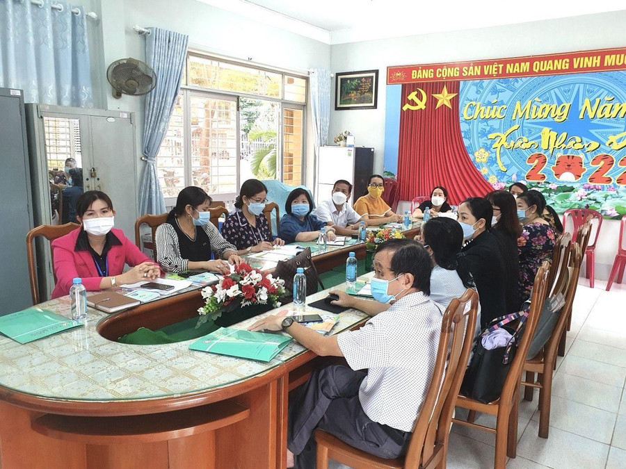 Sinh hoạt Tổ chuyên môn ở một trường tiểu học tỉnh An Giang. Sinh hoạt Tổ chuyên môn ở một trường tiểu học tỉnh An Giang.