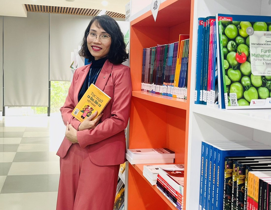 Cô Đình Thị Thủy. Cô Đình Thị Thủy.