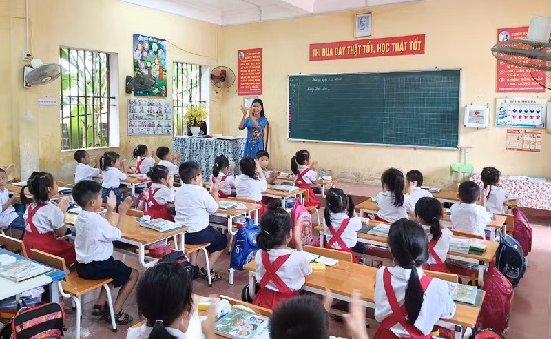 Một lớp 1 dạy theo Chương trình, sách giáo khoa giáo dục phổ thông mới của Trường Tiểu học Đông La (Đông Hưng, Thái Bình).