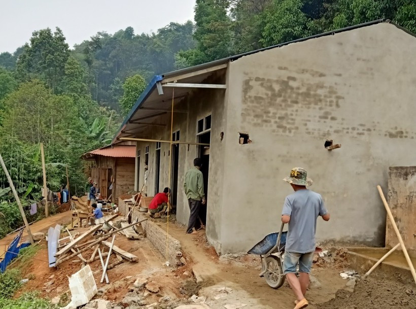 Mặc dù xây dựng ở các điểm trường khó nhưng tiến độ thi công "Trường đẹp cho em" ở Lai Châu vẫn được đảm bảo theo kế hoạch. (Ảnh: Hà Thuận). Mặc dù xây dựng ở các điểm trường khó nhưng tiến độ thi công "Trường đẹp cho em" ở Lai Châu vẫn được đảm bảo theo kế hoạch. (Ảnh: Hà Thuận).