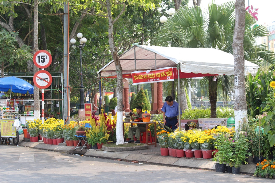 Công tác an ninh trật tự khu vực chợ hoa Tết được đảm bảo.