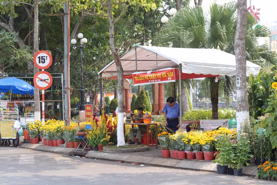 Công tác an ninh trật tự khu vực chợ hoa Tết được đảm bảo.