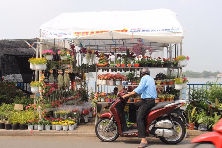 Ngày giáp Tết, không khí mua bán rất rộn ràng.