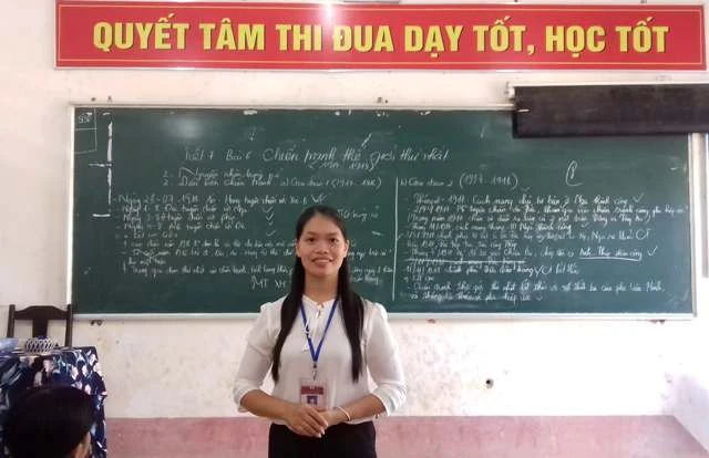 Cô Đinh Thị Bình (Trường THPT Minh Đài, Tân Sơn, Phú Thọ), đại biểu Quốc hội khóa XI,