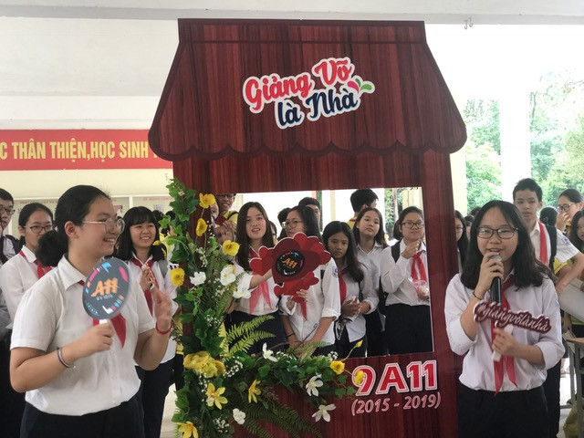 Những lẵng hoa sáng tạo - "tác phẩm" của các học sinh khối 9.