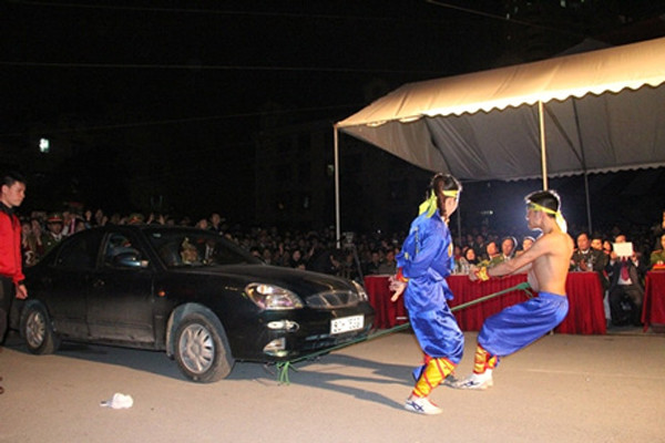 Những người đàn ông có tai, mắt, "của quý"... phi thường ảnh 5 29/4Những người đàn ông có sức mạnh phi thường