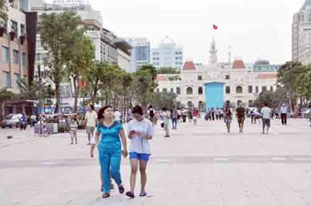 Phố đi bộ hiện đại nhất Việt Nam trước giờ mở cửa Pho di bo hien dai nhat Viet Nam truoc gio mo cua