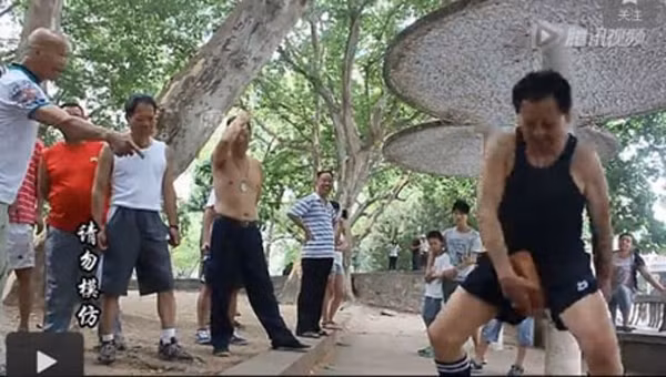 29/4Những người đàn ông có sức mạnh phi thường