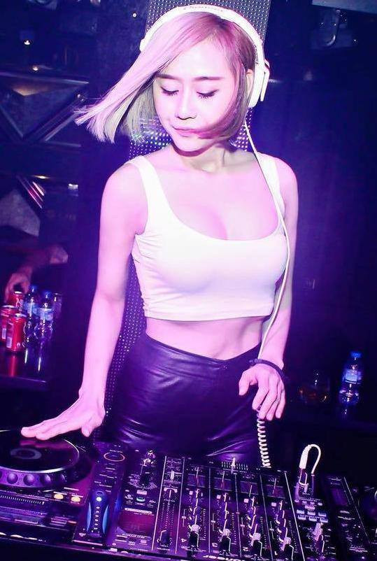 Chân dung chồng nghèo “bán nhà phố cổ” của DJ sexy nhất nhì HN ảnh 1 Chân dung chồng nghèo “bán nhà phố cổ” của DJ sexy nhất nhì HN ảnh 1
